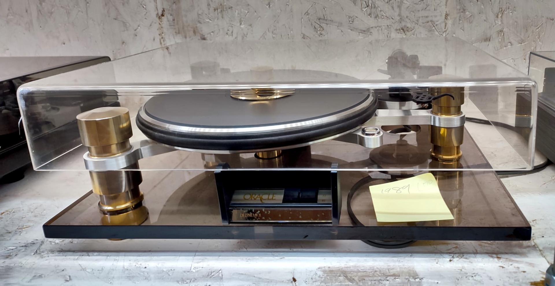 Oracle Delphi MKIII turntable on display at HiFiSound Turntable Museum